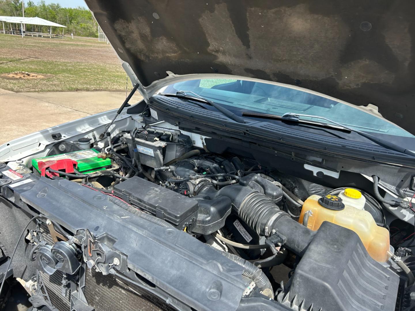 2014 White /Gray Ford F-150 (1FTMF1CM5EK) with an 3.7L V6 DOHC 24V engine, 6-Speed Automatic transmission, located at 17760 Hwy 62, Morris, OK, 74445, (918) 733-4887, 35.609104, -95.877060 - 2014 FORD F-150 XL 6.5-ft. BED HAS A 3.7L V6 ENGINGE, 2WD BI-FUEL (RUNS ON BOTH CNG OR GASOLINE) FEATURES MANUAL WINDOWS, MANUAL LOCKS, MANUAL MIRRORS, AM/FM STEREO, SIRIUS RADIO, CD PLAYER, AUXILLIARY PORT, CRUISE CONTROL, TRACTION CONTROL, MULTI-FUNCTIONING STEERING WHEEL CONTROLS, BEDLINER. IT RU - Photo#19